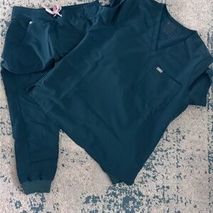 Figs Women's Teal Scrub Top | Size large top + small bottoms